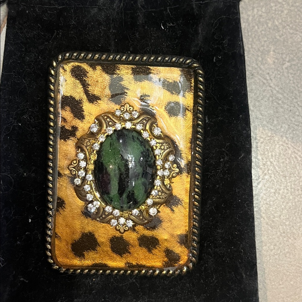 Filigree embossed brown Leather Belt with two interchangeable belt buckles - Picture 6 of 16